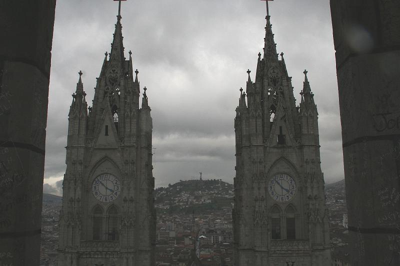 Quito_Basilica_del_Voto_Nacional_5.jpg