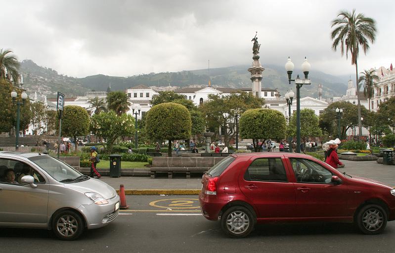 Quito_Plaza_Grande.jpg