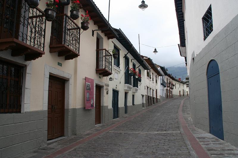 Quito_koloniaal_opgeknapt_straatje.jpg