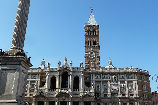 099-esquilino-7-santa-maria-maggiore.jpg - We lunchen onder de toren van de Santa Maria Maggiore.