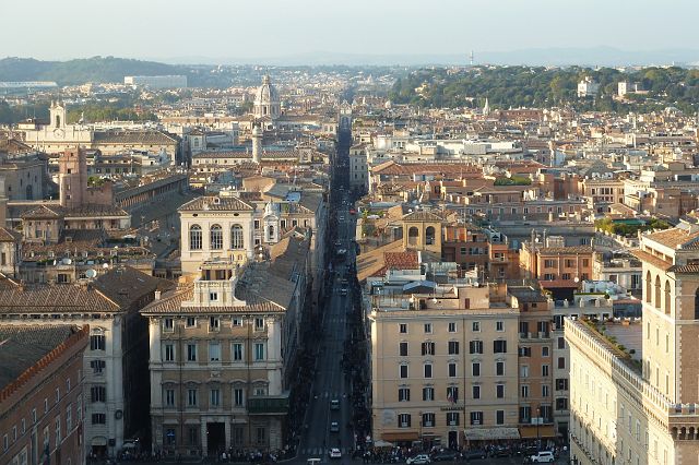 130-vittoriano-10.jpg - Boven wacht je een prachtig uitzicht over de stad Rome.