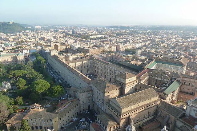 156-sint-pieters-24.jpg - Uitzicht op Vaticaanse musea en ...