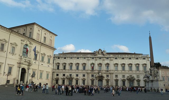 194-piazzo-del-quirinale-5.jpg - Piazza del Quirinale met Palazzo del Quirinale, Palazzo della Consulta (het Italiaans hoog gerechtshof is hier gevestigd) en de obelisk en fontein van Castor en Pollux.