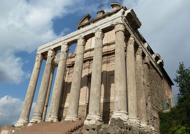 255-forum-romanum-3.jpg - Tempel van Antoninus en Faustina.