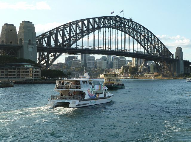 572-sydney-46-manly.jpg - De groene boot is het openbaar vervoer.