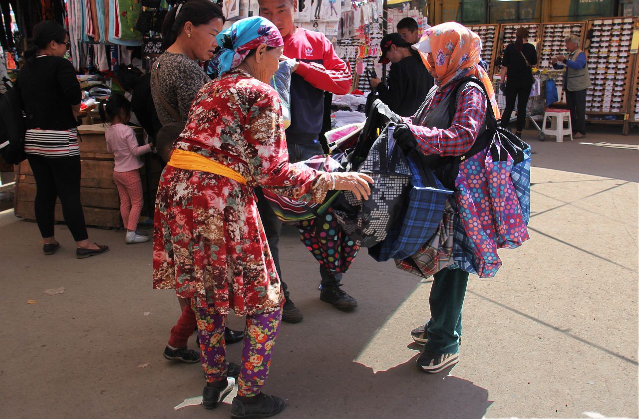652-Ulaanbaatar-143-black-market.jpg