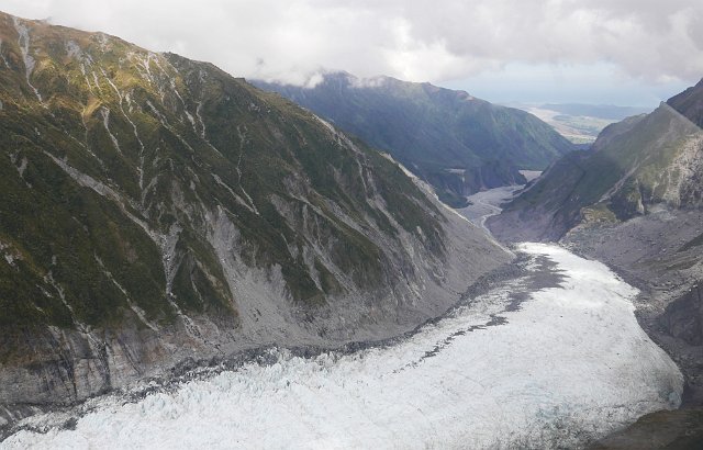 338-Glacier-Road-gletsjers-076.jpg - Tussen 1985 en 2009 groeiden beide gletsjers dankzij hevige sneeuwval. Nu trekken ze zich geleidelijk terug. Ooit reikten deze gletsjers tot aan de zee.
