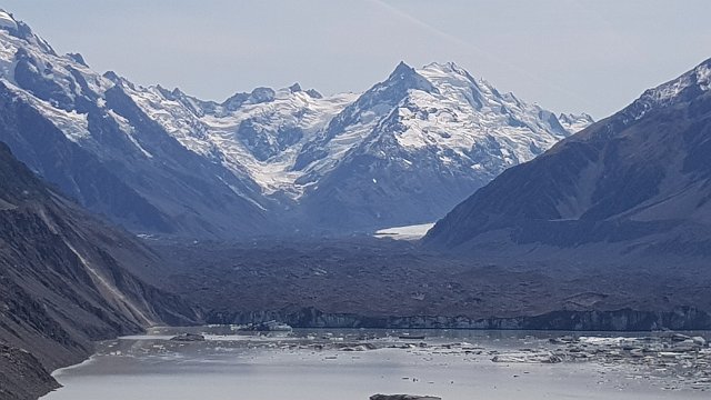 623-Mount-Cook-Village-Tasman-107.jpg - Hier krijgen we een uitstekend zicht op de Tasman Glacier, met zijn 27 km lengte de langste gletsjer van Nieuw-Zeeland.