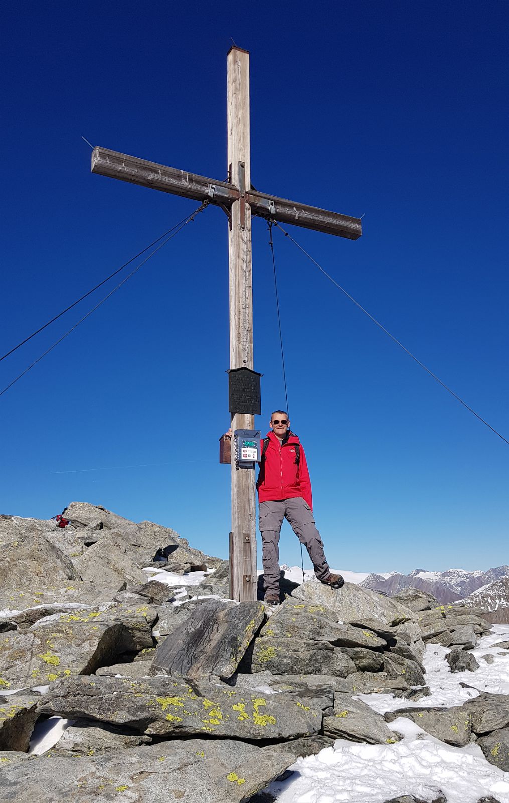 043-dag-3-43-Seespitze.jpg - Intussen is Manfred op de top (3021 m). Nog eens goed voor 445 m hoogteverschil.