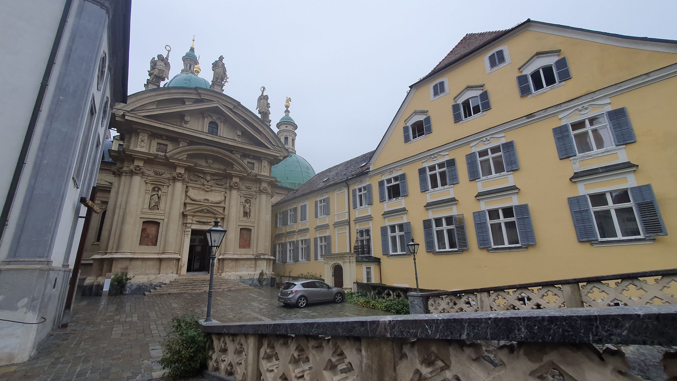 133-dag-06-Graz-67.jpg - Mausoleum van Kaiser Franz Ferdinand II, naast de dom en de Katharinenkirche.